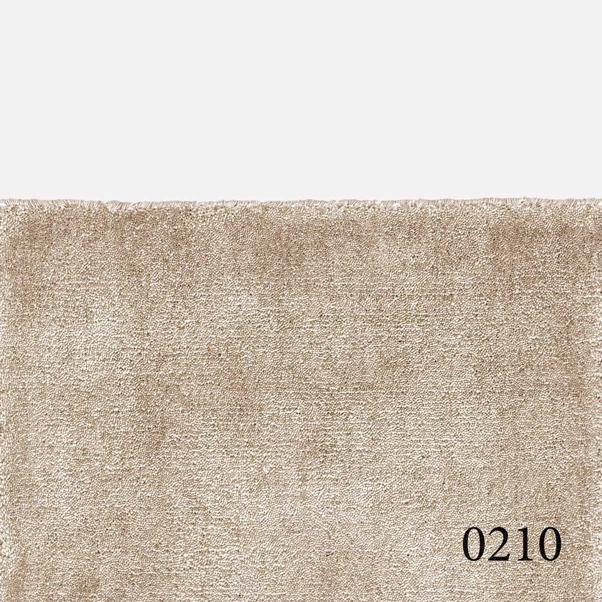 Kvadrat Loux rug in colour 0210