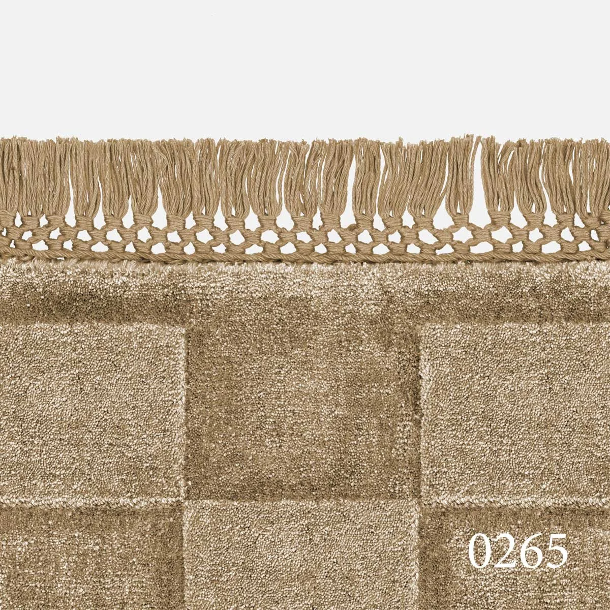 Kvadrat Loux Level With Fringes Rug in colour 0265