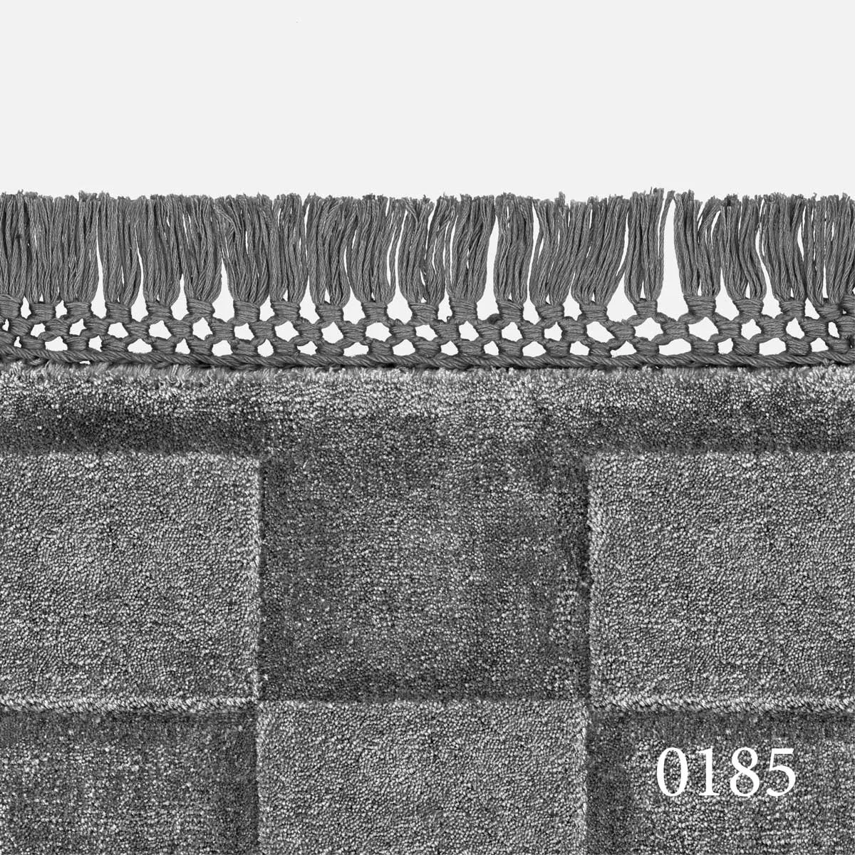 Kvadrat Loux Level With Fringes Rug in colour 0185