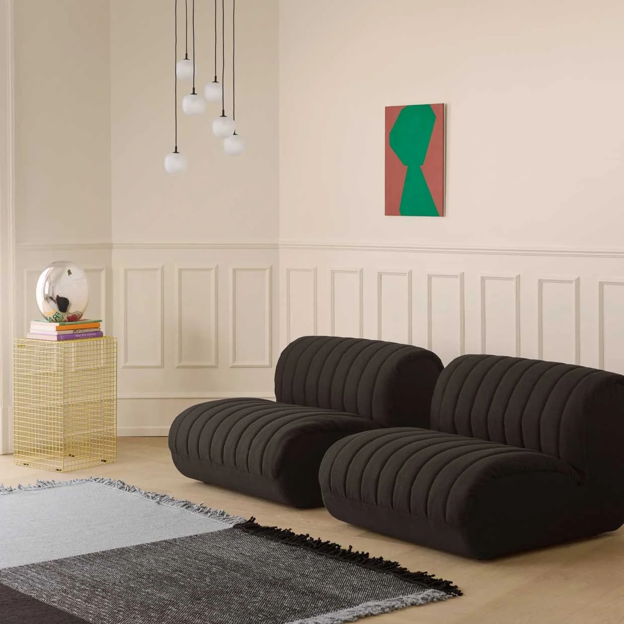 Muuto Verso Rug in colour Cool Grey / Dark Brown
