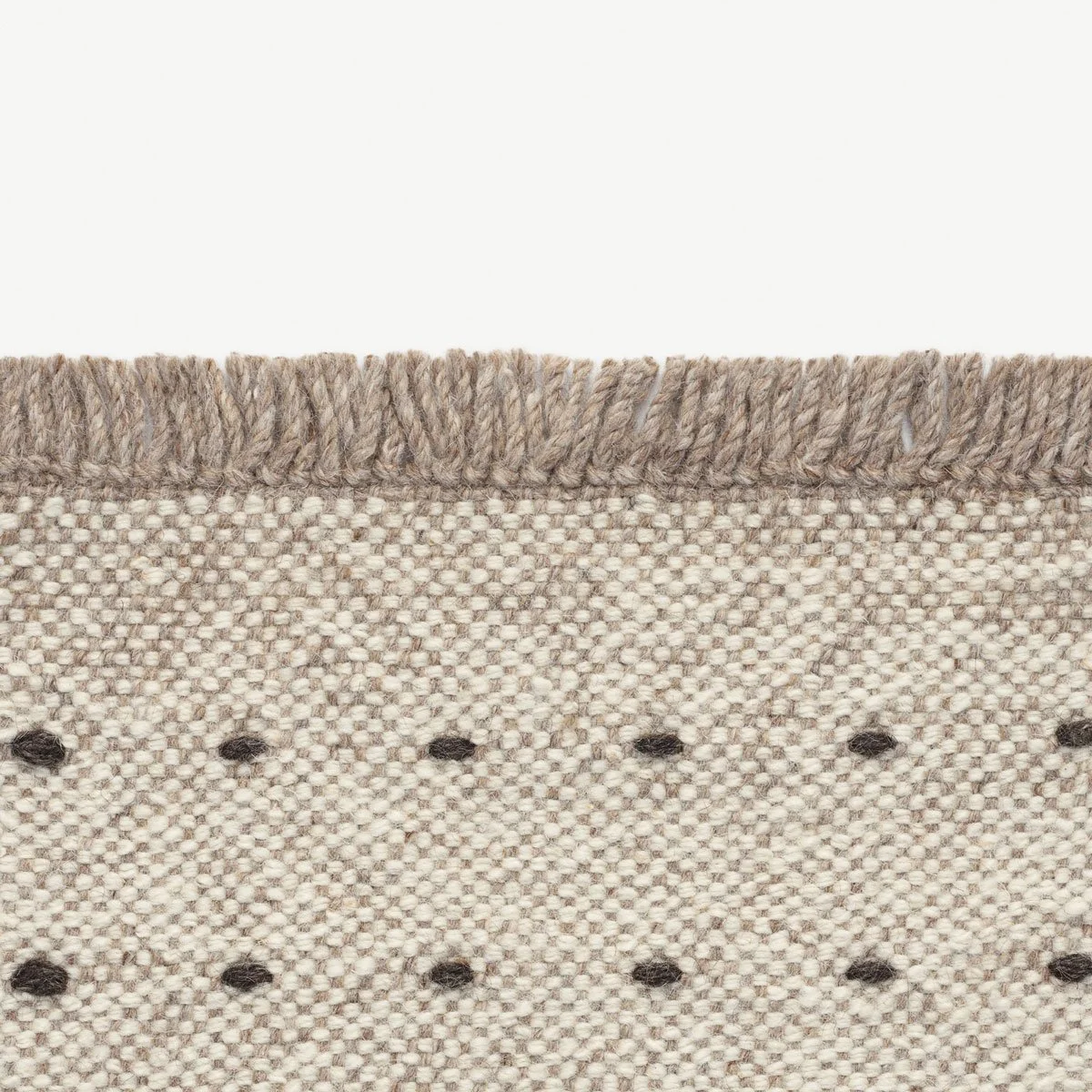 Yield Dot Naturally Coloured Fringes Rug – In Stock – Kvadrat