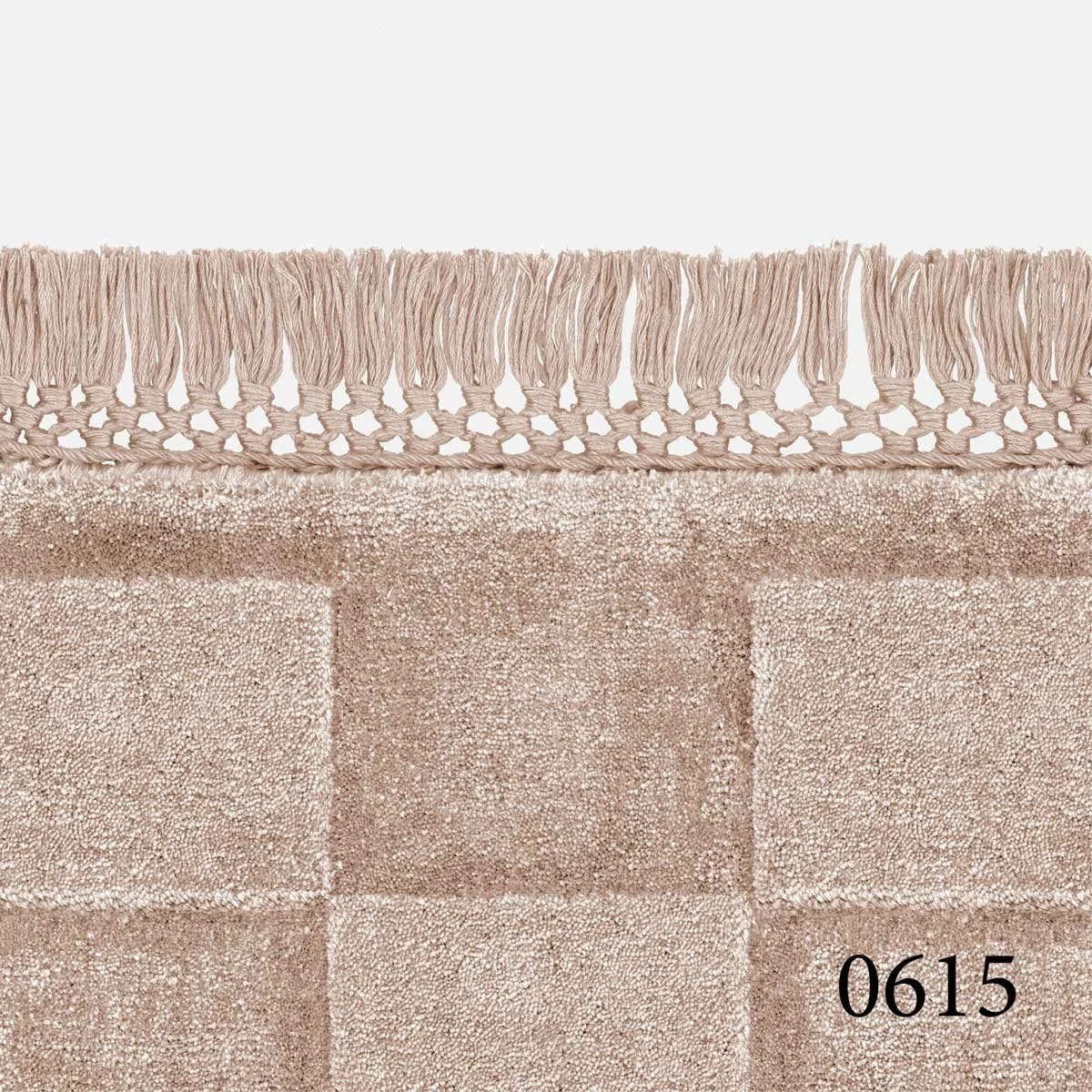 Kvadrat Loux Level With Fringes Rug in colour 0615