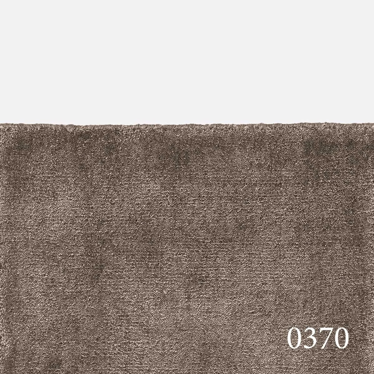 Kvadrat Loux rug in colour 0370