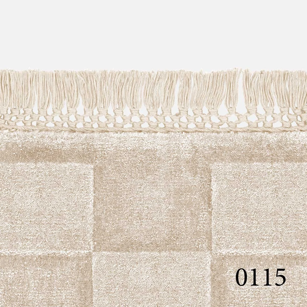 Kvadrat Loux Level With Fringes Rug in colour 0115