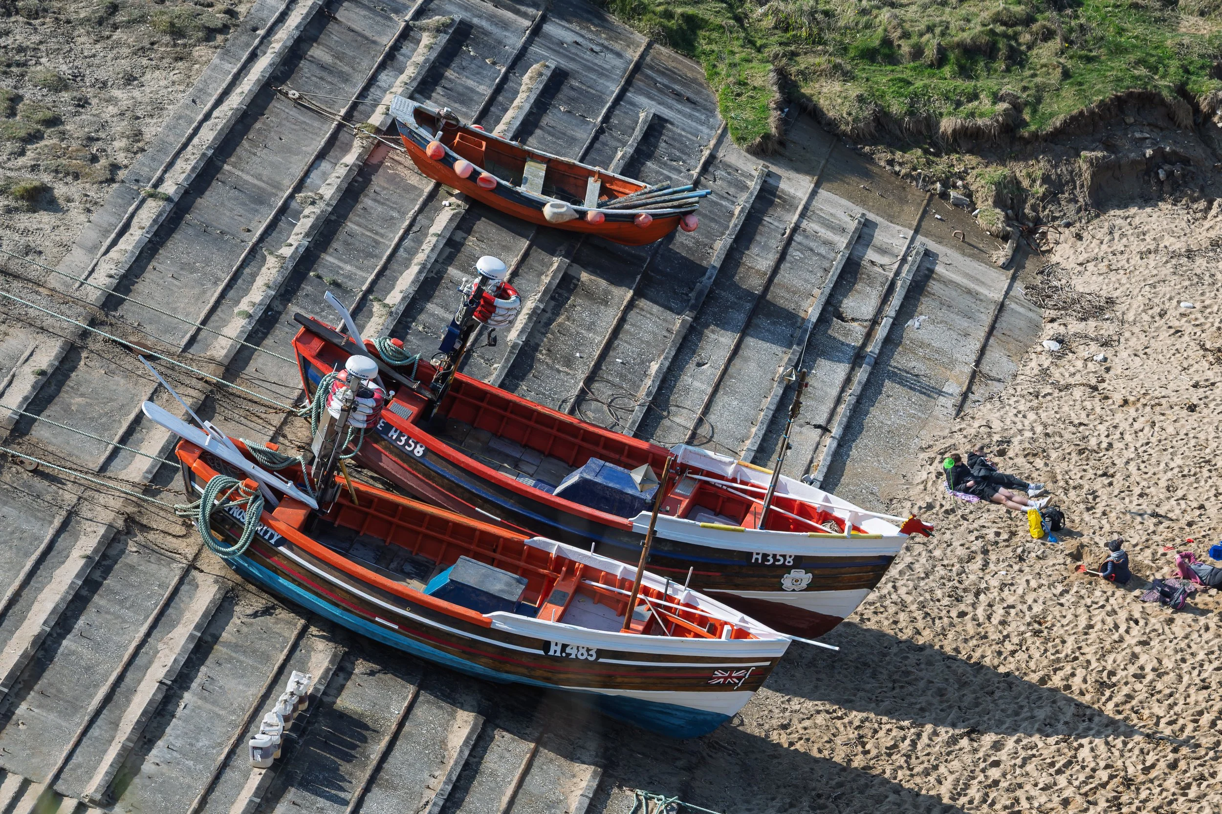 Brian Atter - Awaiting the high tide - Nikon Z8, 24-120 f/4, 1/500s, f/5.6, ISO 90
North landing, Flamborough, 3 Apr 2025. The Dutch Angle induces a feeling of tension or unease in the photo