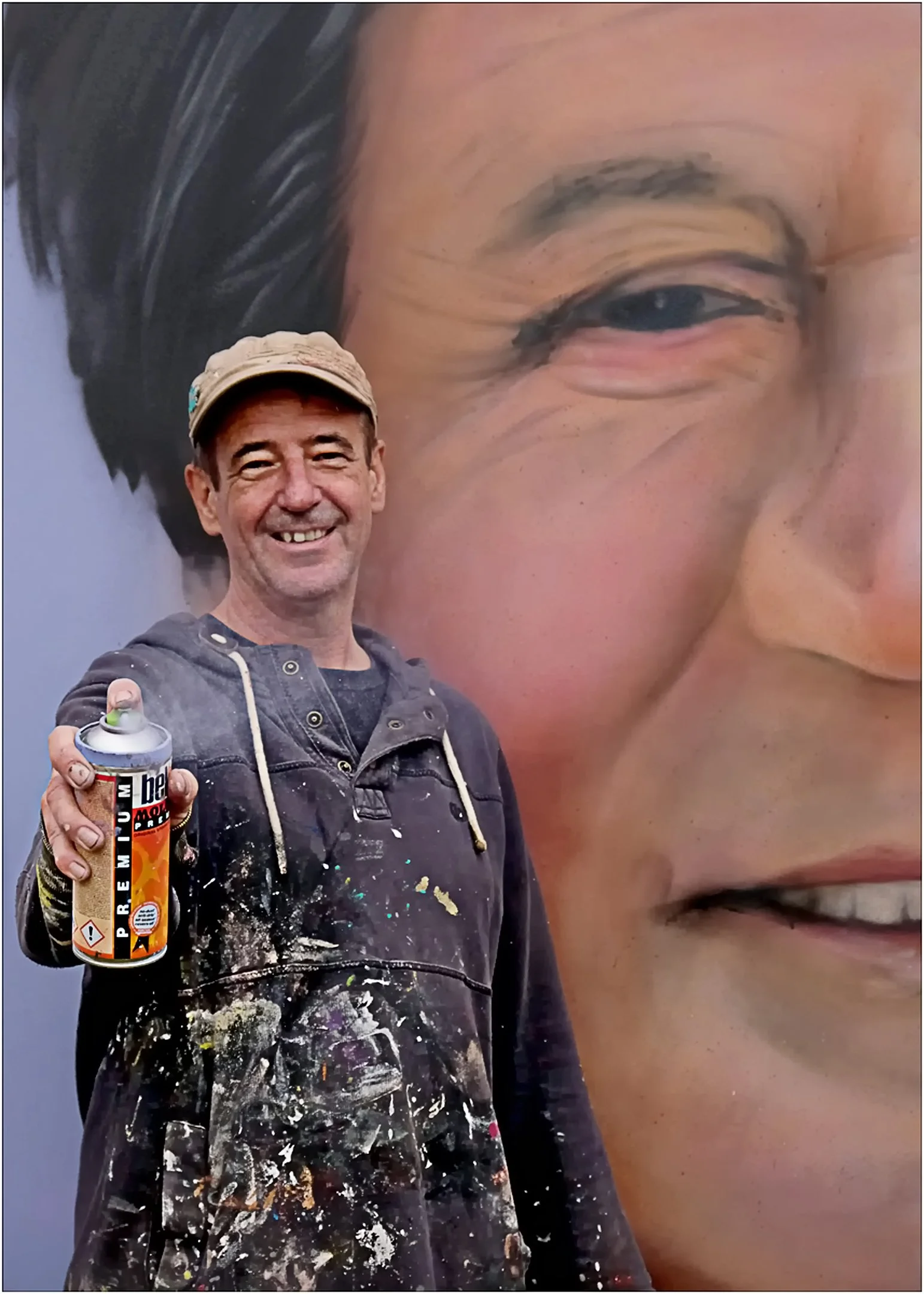 Len Downes - Street Artist - This might be described as a 'street potrait', taken outside in Cheltenham the with full cooperation of the artist. The huge painting of Melvyn Bragg was almost completed and was of the highest quality. Fuji XT-2, 1/1100s