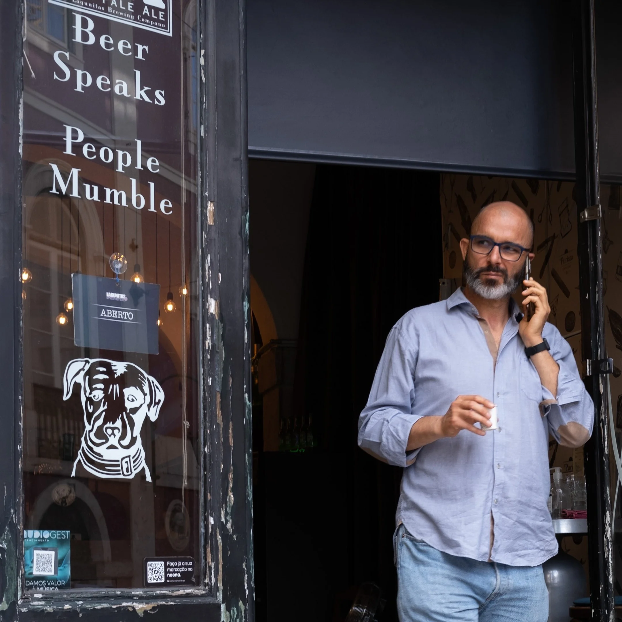 Ian Newall - Beer Speaks - Lisbon, October '24. Fujifilm X - T30ii, ISO 80, 27mm, f4.5, 1/60