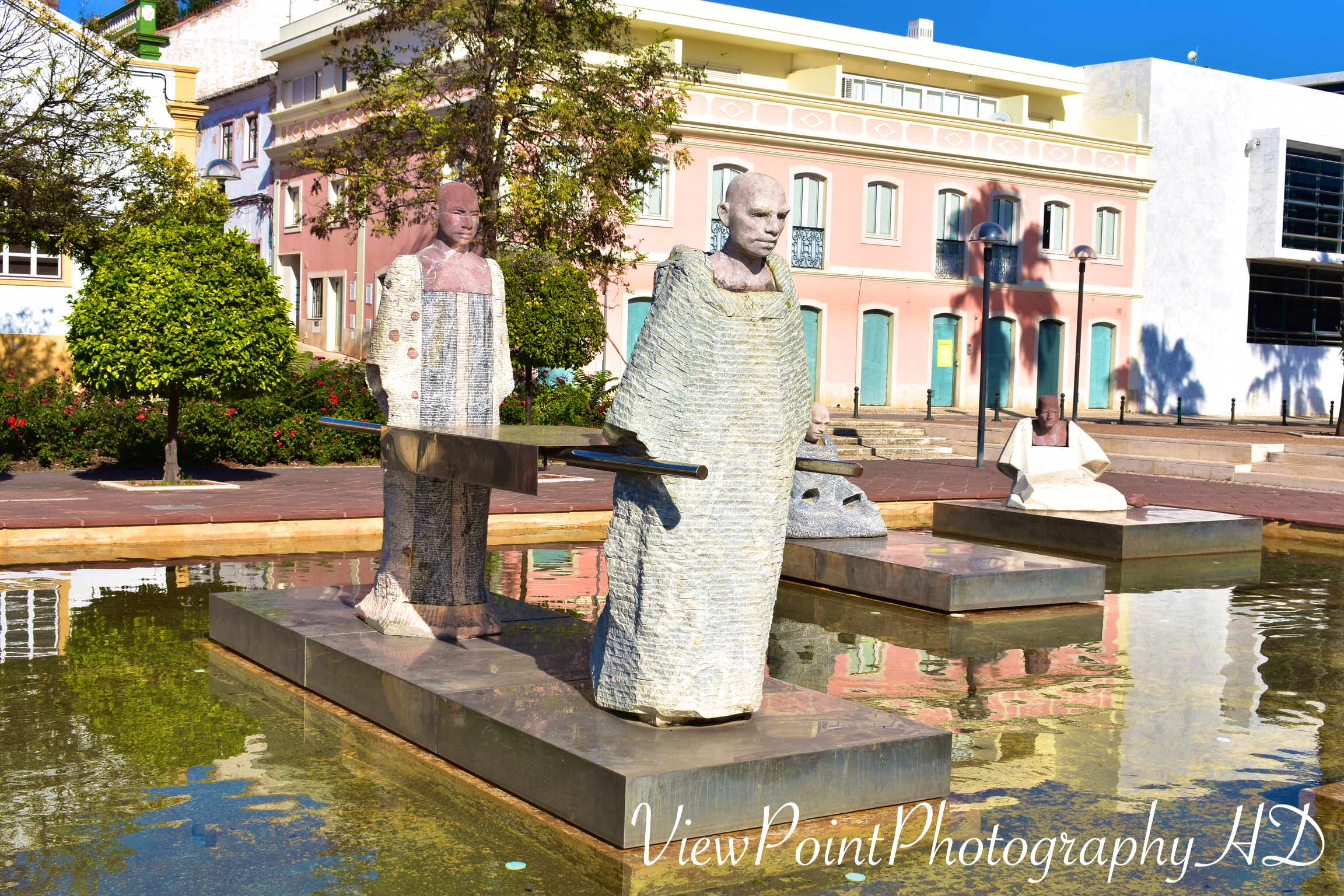 Monuments from the Praca Al-Mutamid square.
