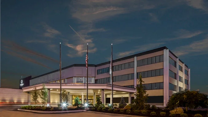 DT_hotelexteriornight_677x380_FitToBoxSmallDimension_Center.jpg