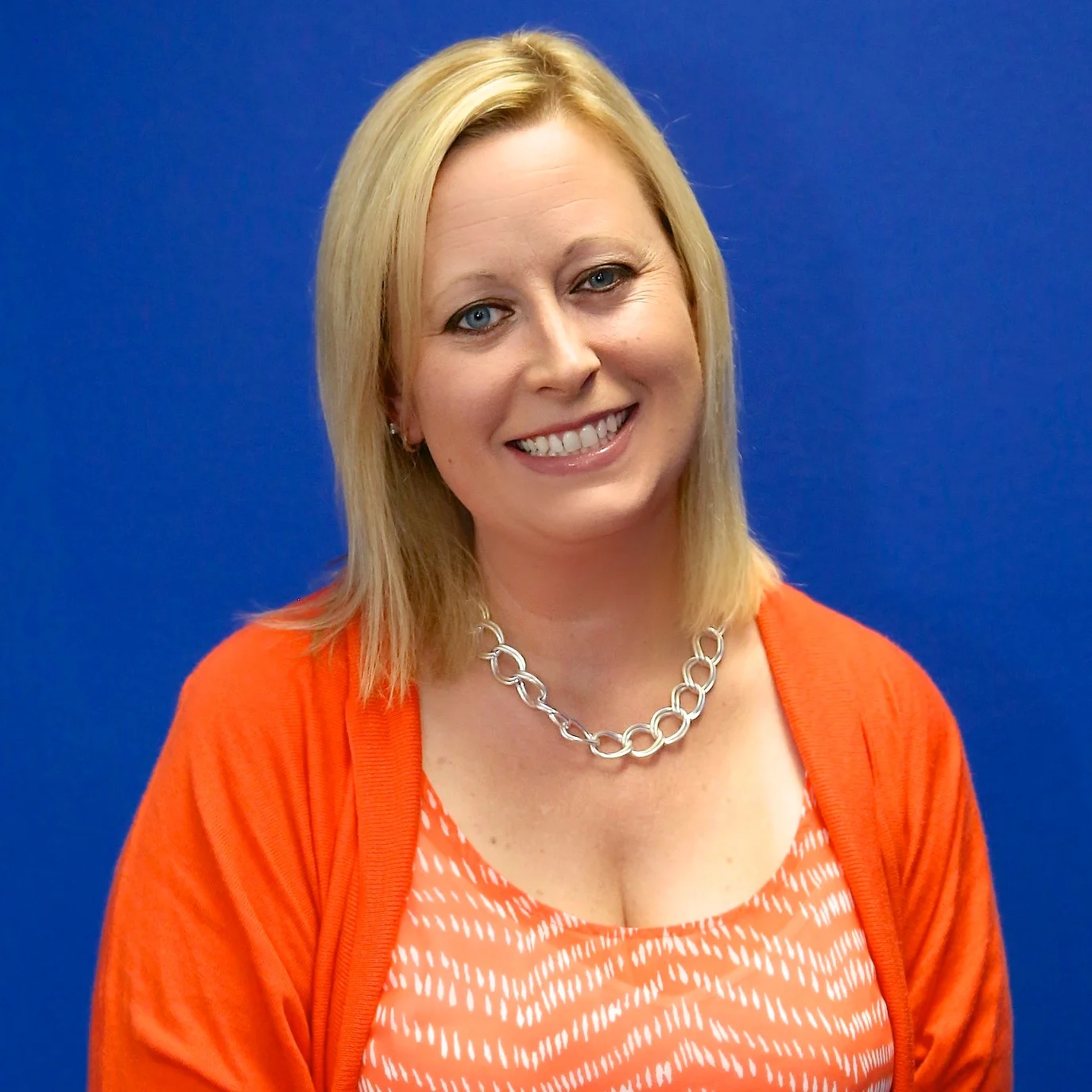 OLIVIA STOMSKI Director, Newhouse Sports Media Center Olivia Stomski is the Director of the Newhouse Sports Media Center and member of the Newhouse faculty in both the Broadcast Digital Journalism and Television, Radio and Film departments. She is multi Emmy winning sports producer. Before coming to Syracuse University, Stomski served as the executive producer at ProAngle Media in Los Angeles. She has overseen, managed, produced and directed over 150 live events a year across the country, lead the production team and work with executives and personnel from several networks and professional collegiate teams. Stomski still produces and directs for ESPN and Fox Sports.