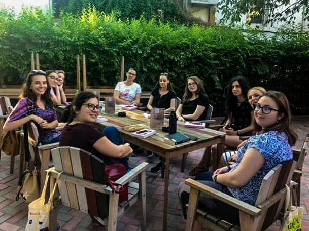 pop-up-book-club-iunie.jpg
