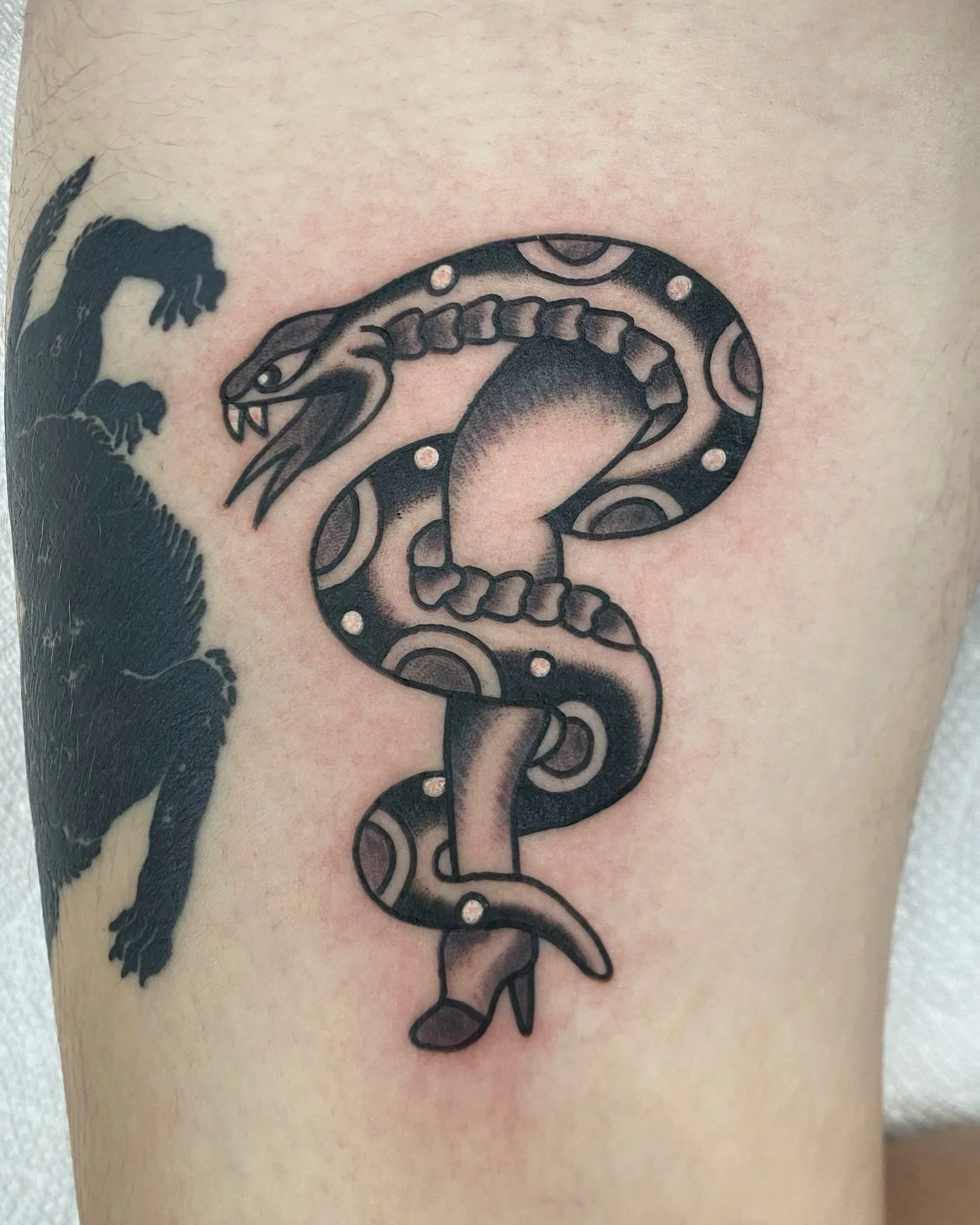 What&rsquo;s up Dude👀 here&rsquo;s some black tattoos I did at🎲 @masterwork.tattoo 🎲

(Swipe to see more)👉🏼👉🏼👉🏼

My Booking 📩 is always open. Send a DM now to get yourself a cool tattoo🤌🏼🍝