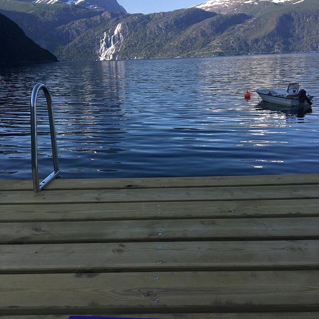 Morgonyoga p&aring; ny brygge💫🙏