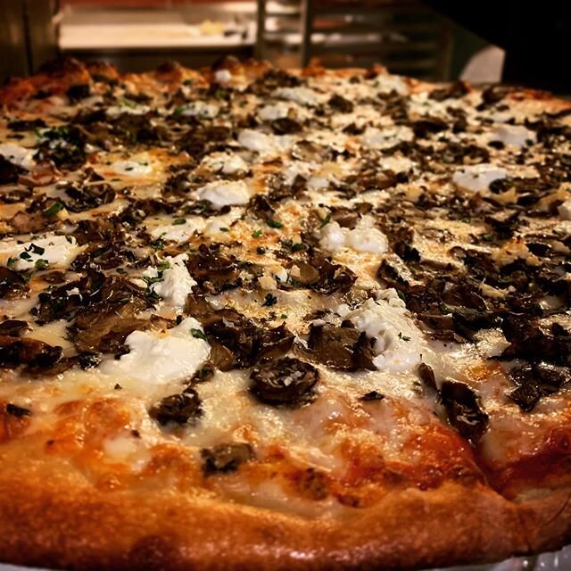 Dinner time and the decisions easy
😋
Friday = Pizza Day = Piday
🍕
Choose your favorite toppings or order one of our signature pizzas, like this Triple Mushroom
🍄🍄🍄
We got Pliny the Elder that was bottled YESTERDAY
🍺
So fresh n so clean
🥳
Start