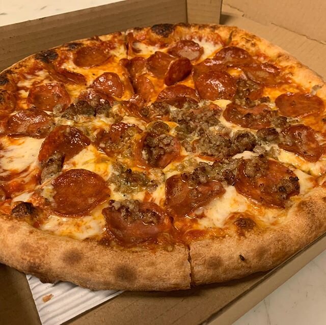 Feeling pepperoni and sausage for now but just pepperoni for later? Happens to me all the time. So make it a half and half. Booyah, problem solved!
🤓 BOO
🧐 YAH
😎 !!!!!!!
#BOBBYGSPIZZERIA
💥
🍕
🍺
#problemsolved #pizzaproblems #pizzaparty #pizzapow