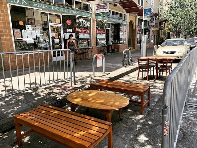 Setting up our outdoor patio! Come join us today for Friday Pie Day in the sun! BEERS ALLOWED! Now if only that car would move we can setup a few more tables 🤣
☀️
🍕
🍻
#berkeley #berkeleypov #eastbay #eeeeeats #eastbayeats #sun #friday #movecar #su