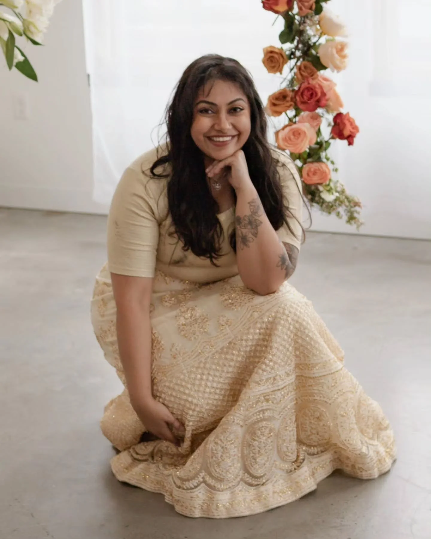 Flowers are such an amazing art medium, and look at the stunning piece created by @naviphytology! She is truly a sculptor with botanical materials. She is inspired by science and architecture, which is the coolest thing I've ever heard!