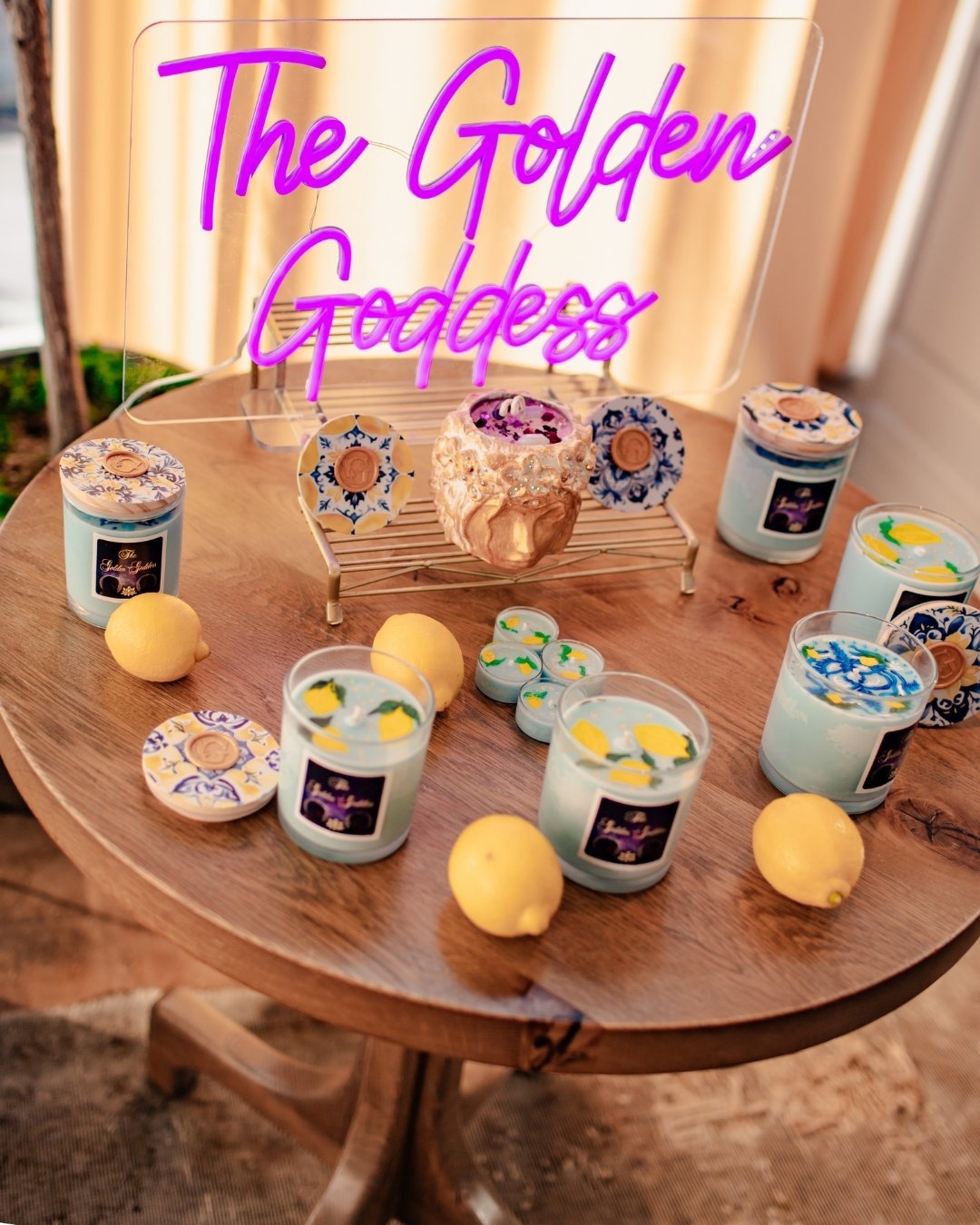 What does "real photos for people and brands" mean? It means I take pictures of the real events and behind-the-scenes to show everyone what your work is like. Come with me to visit a vendor at a real market! @thegoldengoddess makes beautifu