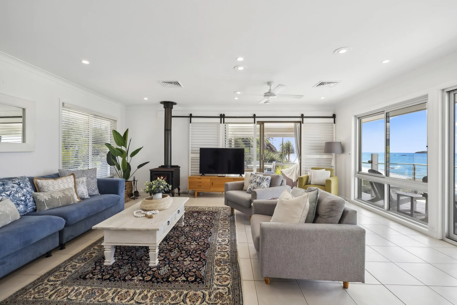 012_Open2view_ID977197-9_Emerald_Avenue.jpg