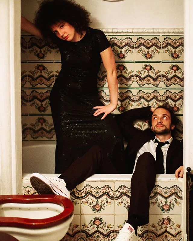 SHE CAME IN THROUGH THE BATHROOM WINDOW. #beatles #bathroom #converse #bidet #shower #bath #partners #theatre #vintage #poloclub #rojames #sneaky #weirdos #albumcover #duo #buenosaires @azarouse #che #boludos #argentina #porte&ntilde;os #french#russi