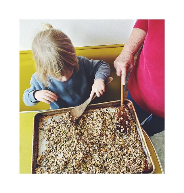 Sunday morning granola with JuJu and Mav using all the bits of seeds and nuts we could find around the house ❤️❤️❤️ #mavhendrix #lfeeats #day21