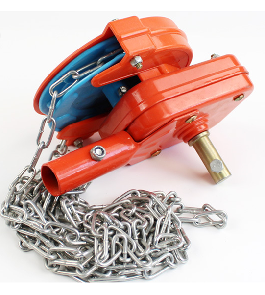 Greenhouse-roll-up-manual-winch.png