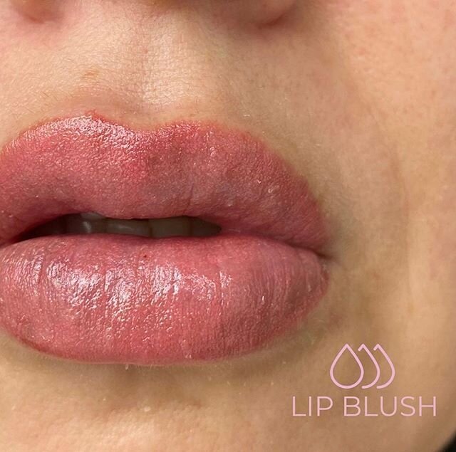 The peel is real 👀
&bull;
&bull;
&bull;
I had the pleasure of blushing the lips of  @inkling.smp and this is about day 2-3 of the healing process. It is very important to NOT PICK these little lip frillies!!
&bull;
&bull;
&bull;
Contact me today if 