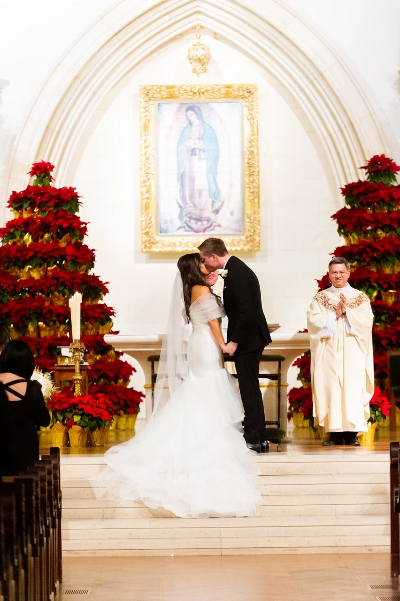 Catherine-Josh-benq-photography-New-years-eve-dallas-Wedding-Planner-swank-soiree-first-kiss.jpg