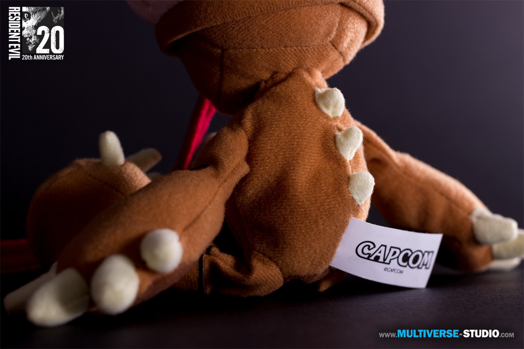 CAPCOM_RE-Licker-plush_countersample016_v30SEPT2016.jpg