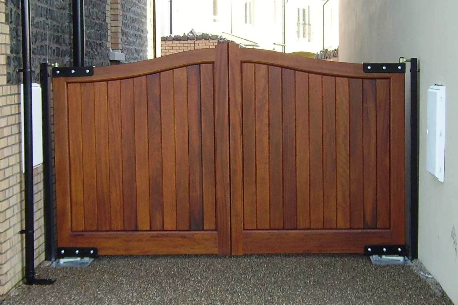 Wood Gates for home properties - By Secureqip (5).jpg