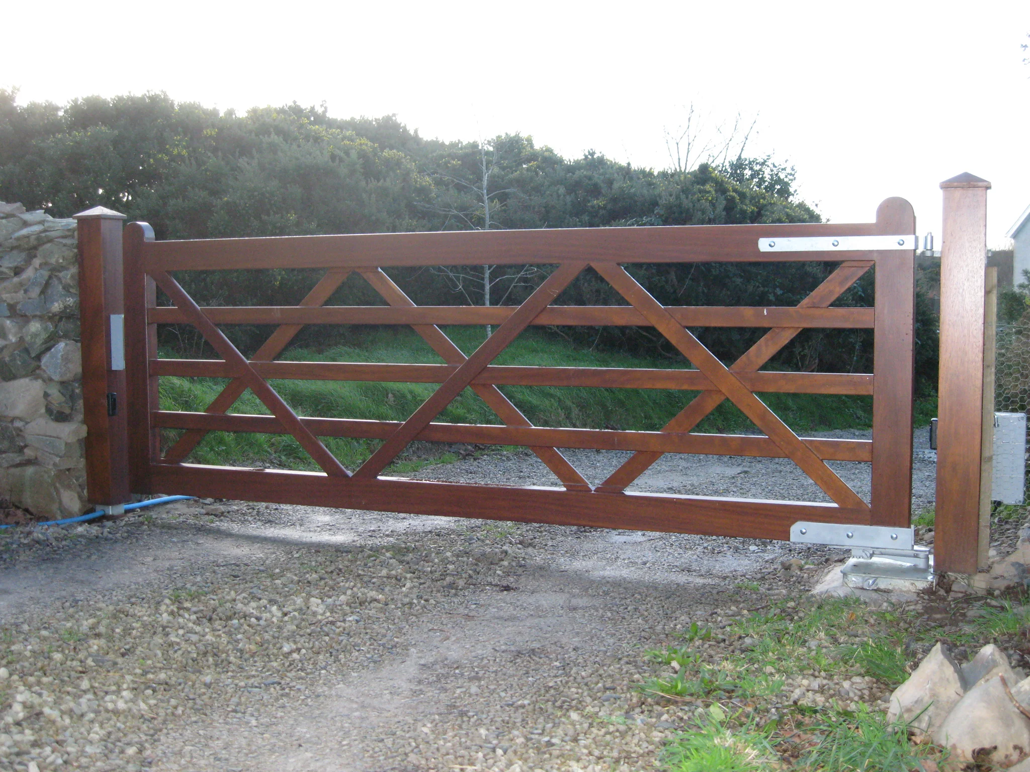 Wood Gates for home properties - By Secureqip (7).jpg