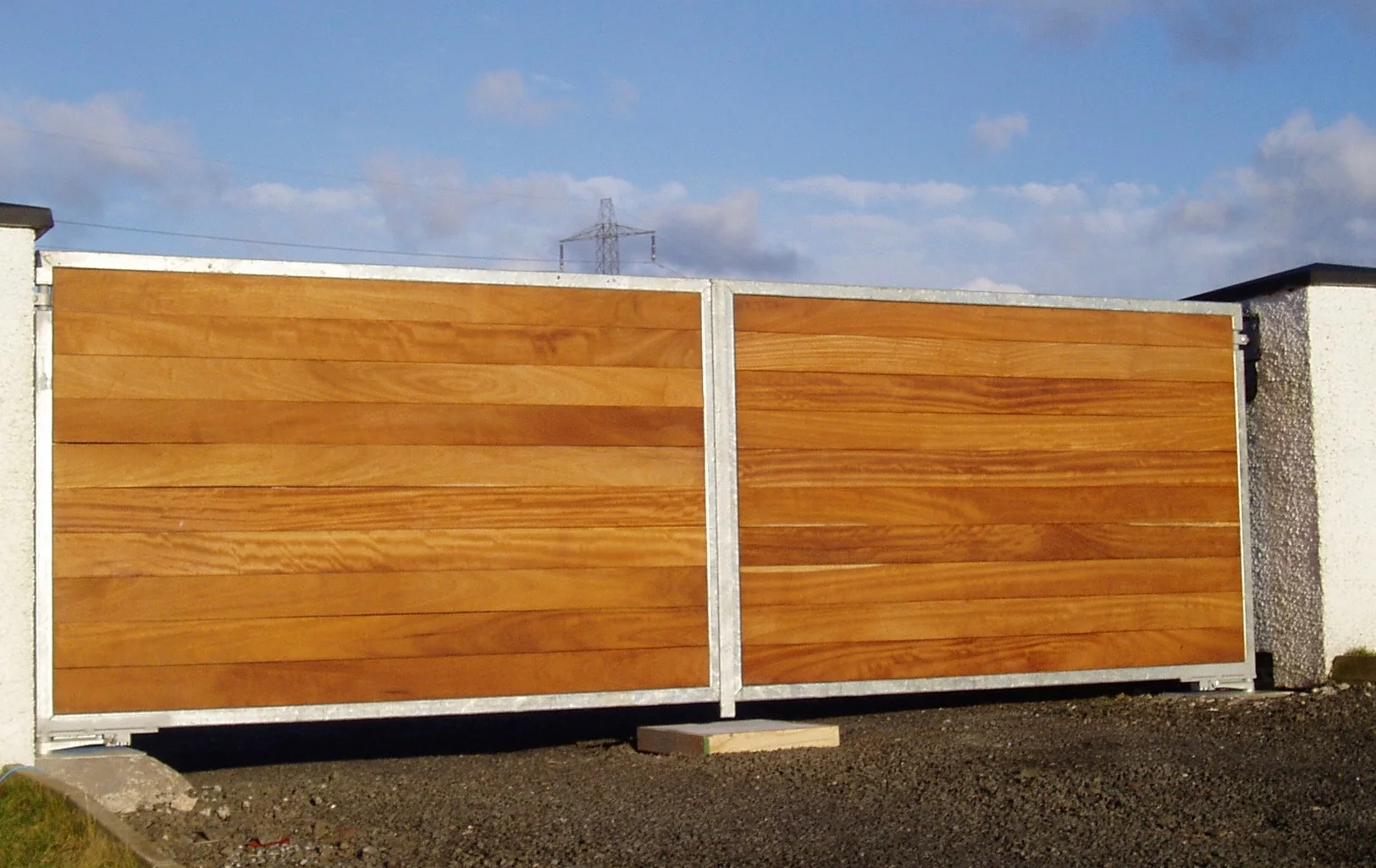 Wood Gates for home properties - By Secureqip (15).jpg