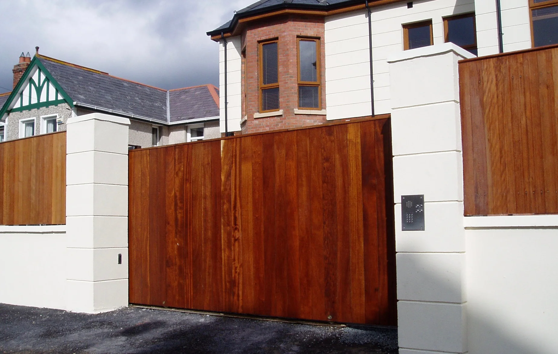 Wood Gates for home properties - By Secureqip (27).jpg