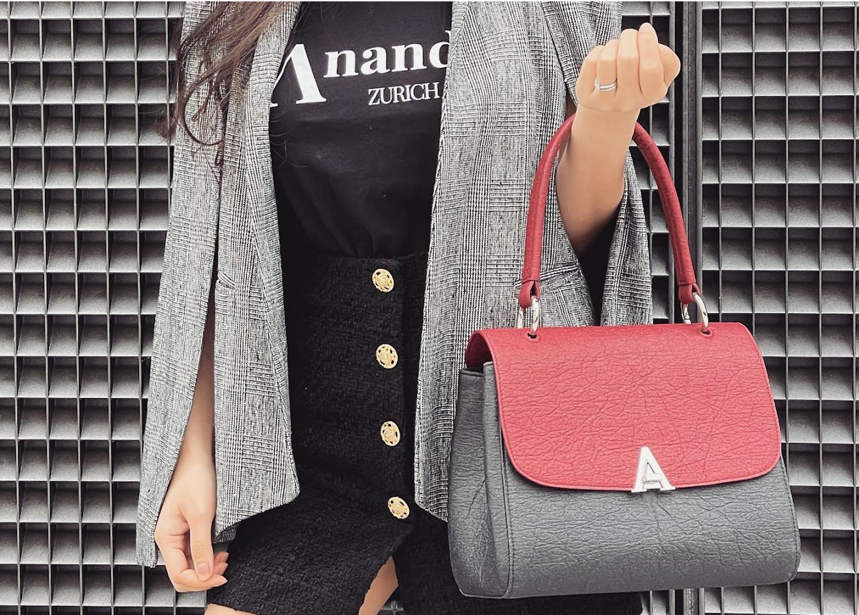 How Ananda Zurich Makes Sustainable and Fashionable Handbags with Pineapple Leather (Piñatex) — Bomler How Ananda Zurich Makes Sustainable and Fashionable Handbags with Pineapple Leather (Piñatex) — Bomler