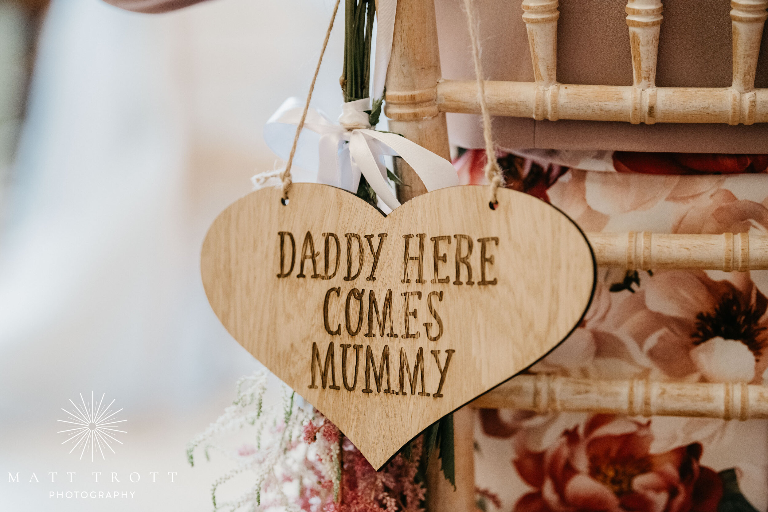 daddy here comes mummy sign