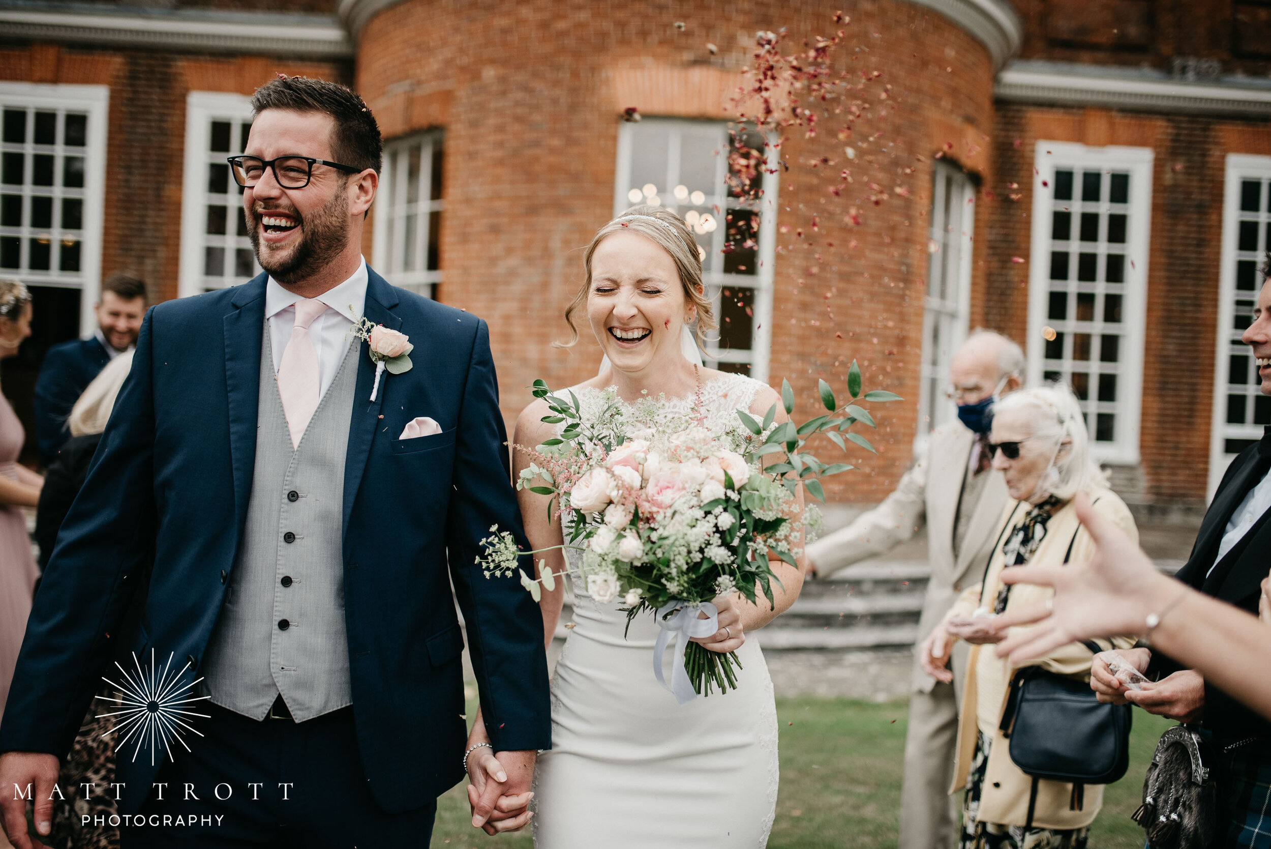 Confetti kent wedding at bradbourne house