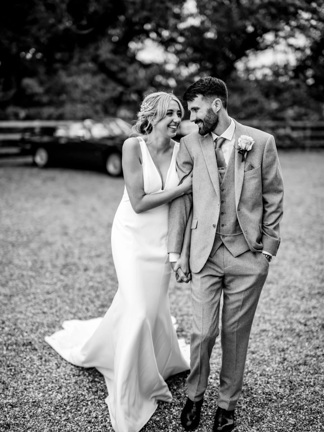 It was wonderful to be back at odis barn to see Jade and Tom get married. Such a beautiful day and absolutely loved the friends door table plan Tom made. Hats off to you sir. 

Venue @odosbarn 
Florist @cocoandbloom_ 
cake @fairydustbaker 
Dj @bangth