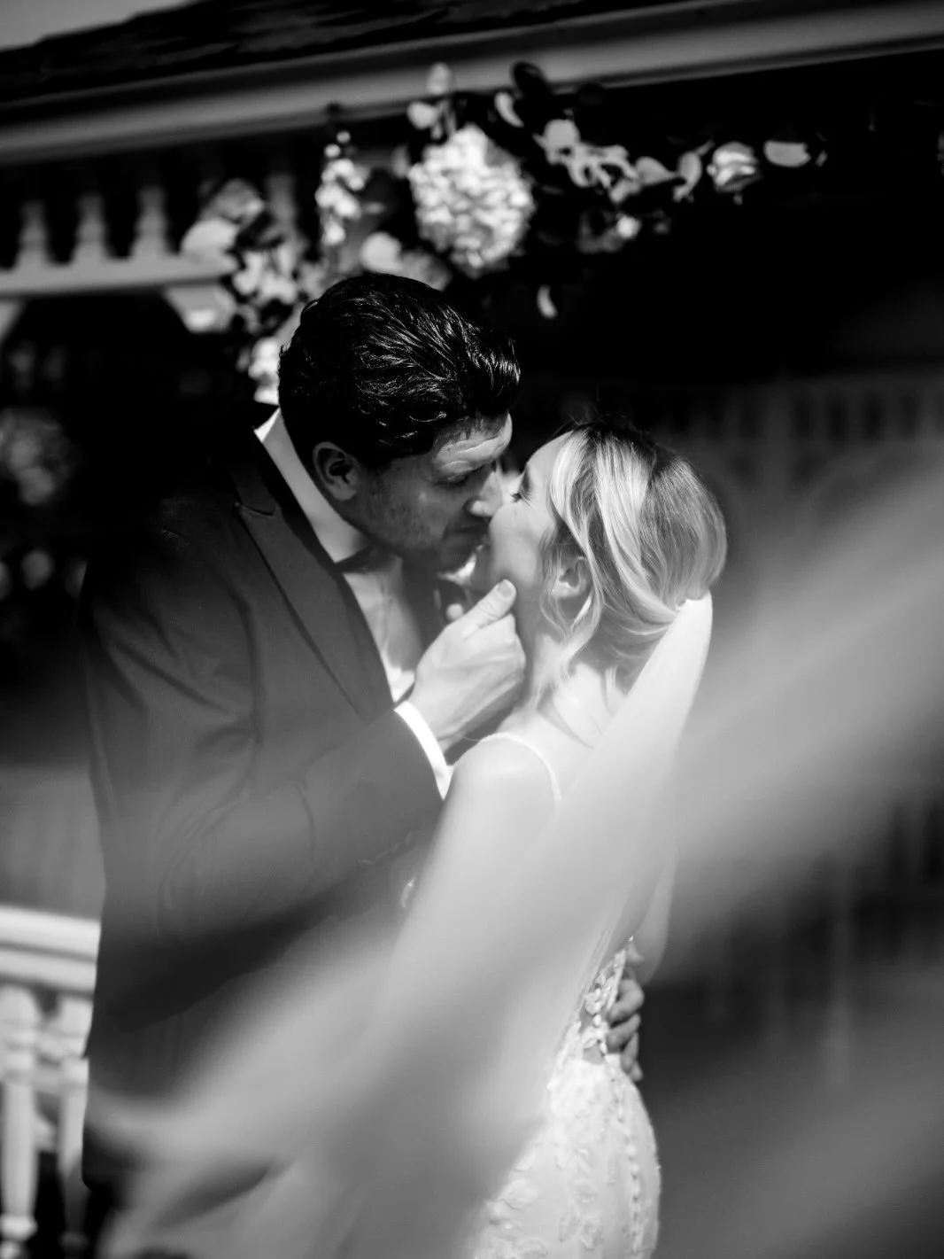A few sneaks from the always stunning @oldkentbarn from Joe and Beccas' wedding. Lovely working alongside @annekairelandvideography for the first time