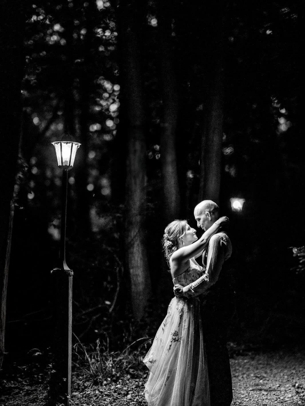 A few of the sneaks from Jenny and Martins gorgeous, warm and sun-kissed wedding at swallows past