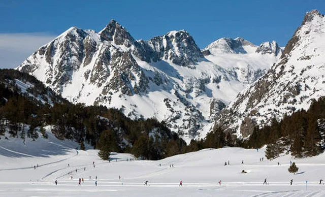 ESQUÍ DE FONDO EN LA ESTACIÓN DE LLANOS DEL HOSPITAL CON LA MEJOR NIEVE Y LOS PAISAJES MÁS ESPACTACULARES