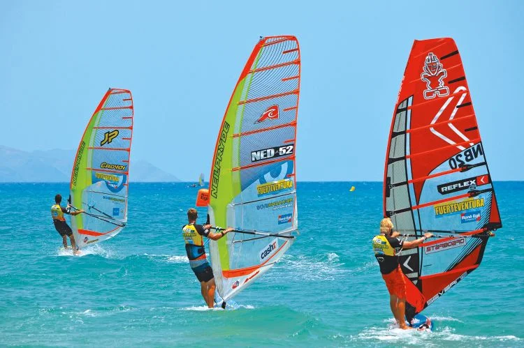  ESCUELA DE WINDSURF  ALQUILER DE MATERIAL  CURSILLOS Y PARTICULARES 
