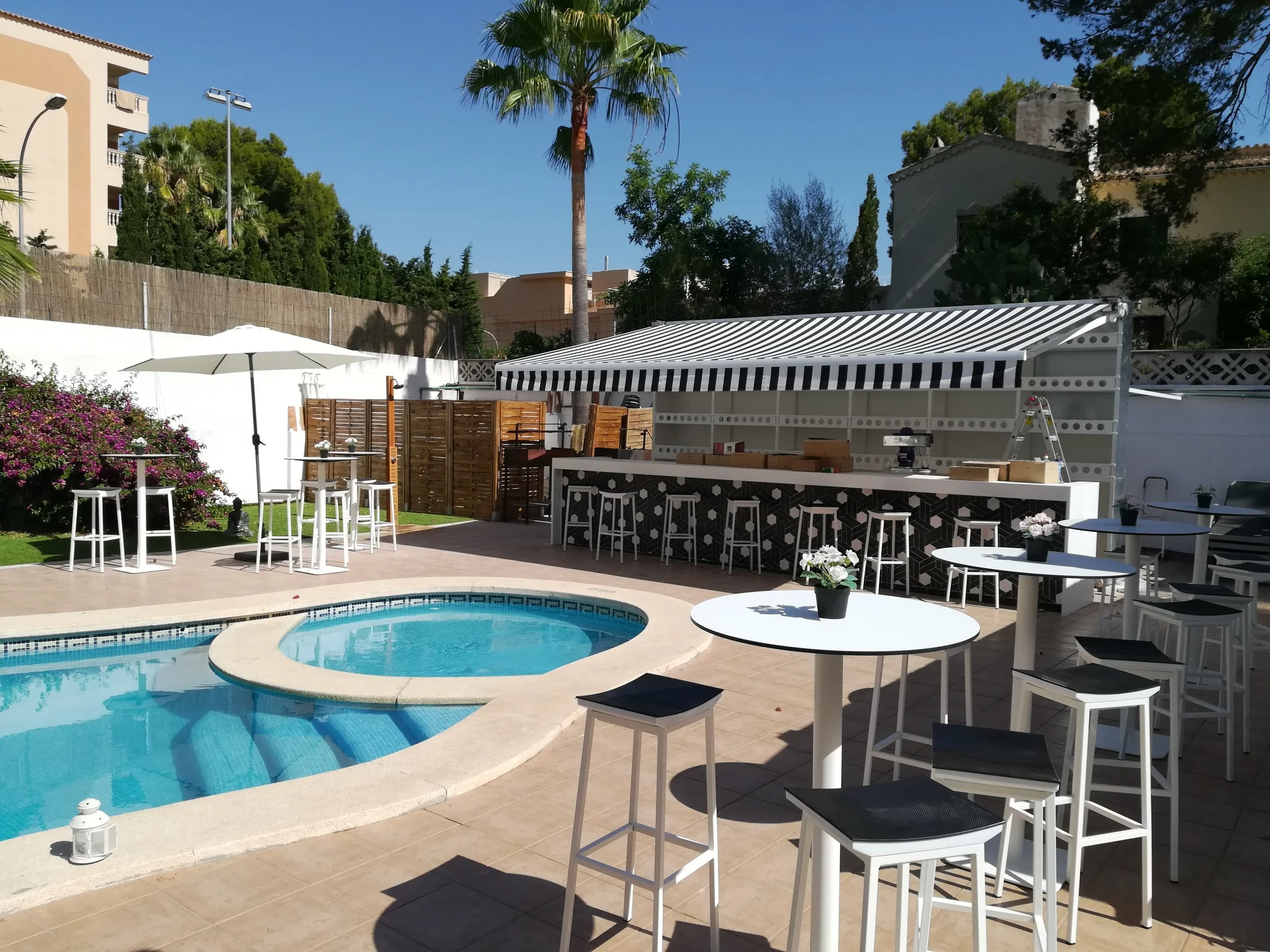HOTEL LA CONCHA SOUL Ubicación: La Paguera Servicios: Piscina - Restaurante - Wifi 