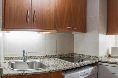 APARTAMENTOS MULTIBAQUEIRA UBICACIÓN: A 300 M. DEL TELECABINA CAPACIDAD: 4/6/8 PERSONAS