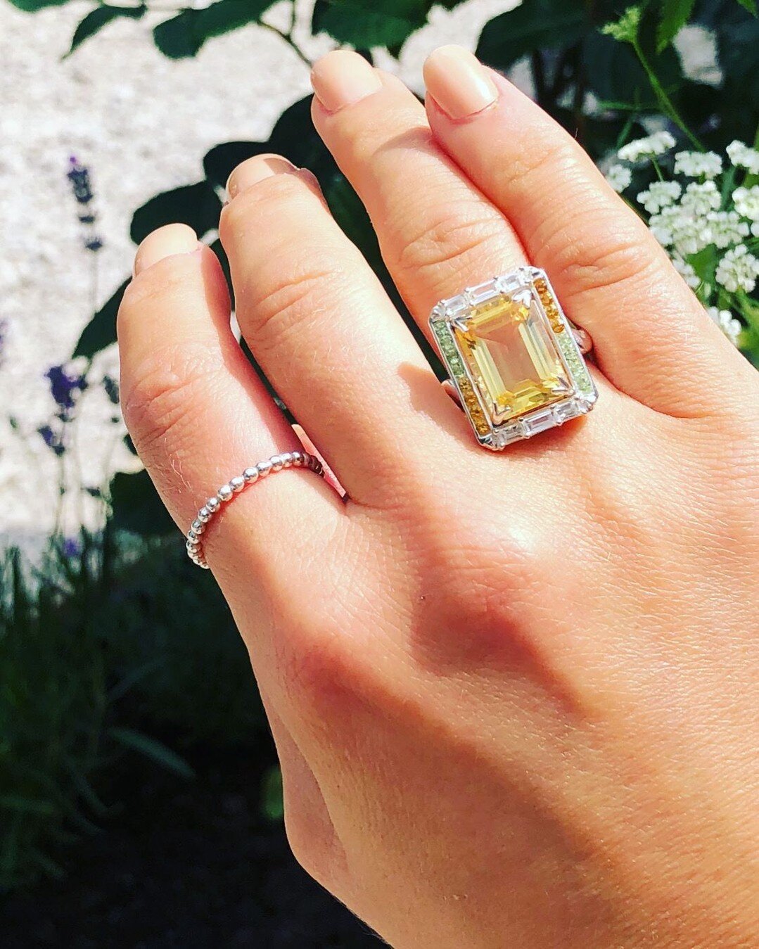 ✨ Big Bright &amp; Bold. We love a dress ring ☀️🍋💫🌼 

Let us design your dream ring. Get in touch with the team&hellip;

📧 into@rachelelizabethwood.com
📱WhatsApp: 07817955740 

#cocktailring #dressring #goldsmith #lancashirebusiness #ukgoldsmith