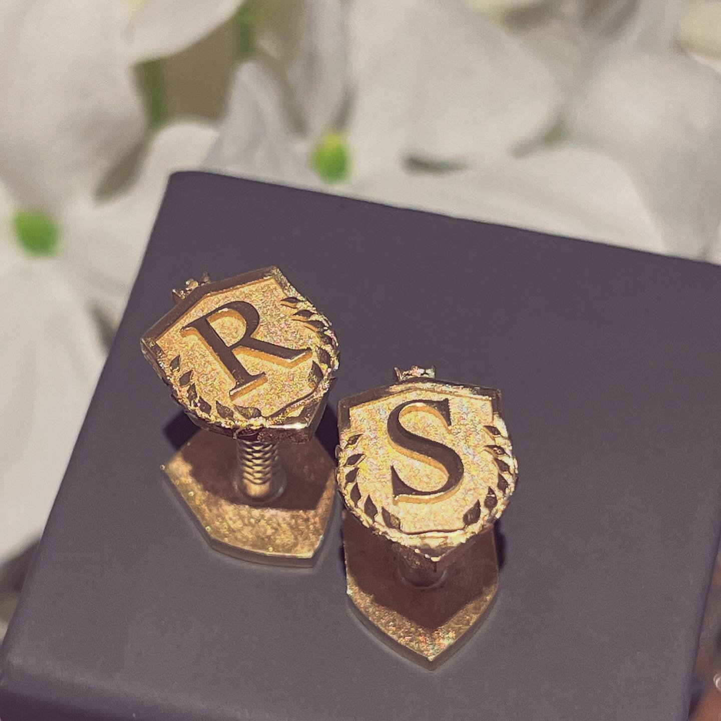 REW Bespoke Shield cufflinks 🛡️ Made in gold &amp; silver. 

👍😎 We Love! 

#bespokecufflinks #cufflinksdesign #shieldcufflinks #goldsmith #lancashirelife #englishmade #madeintheuk #silversmith #jeweller