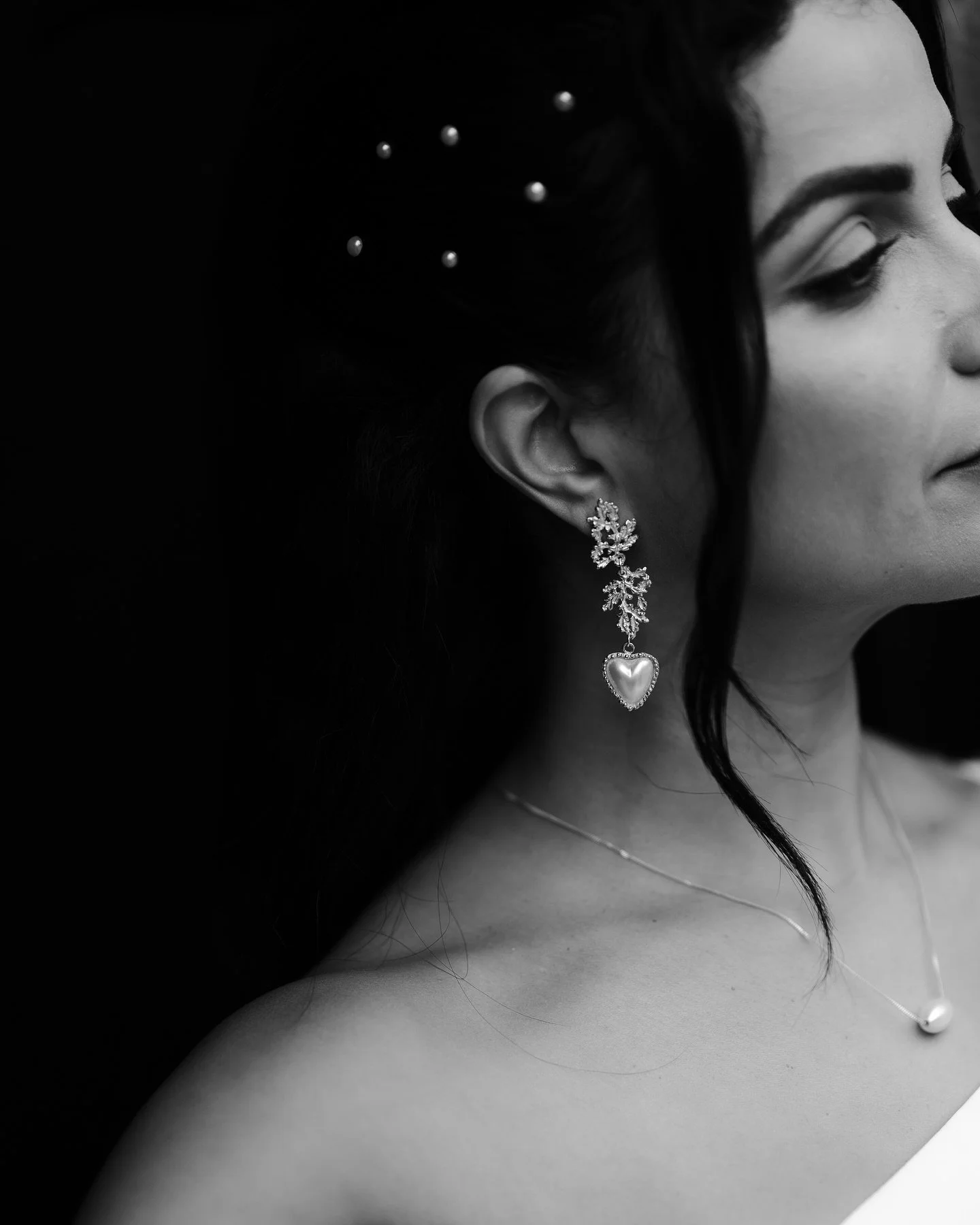 More than just earrings ✨ &mdash; a little piece of art you can wear every day, not just on your wedding day. 

Ready to start your bespoke journey with Rachel? Drop us a message and we&rsquo;ll arrange your consultation.

Venue:
@hodroydhall
Brida