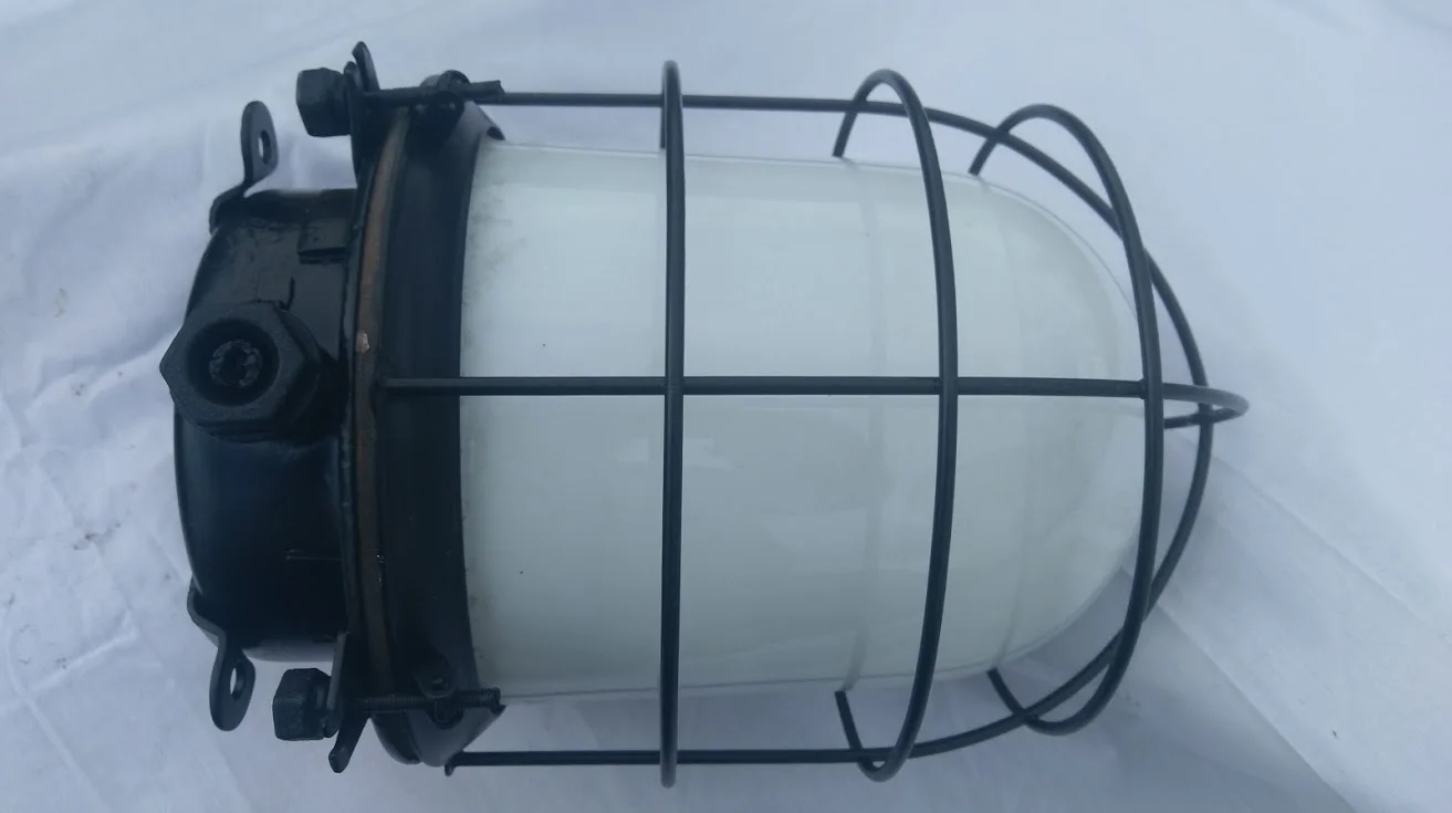 black bodied with white shade on side.jpeg