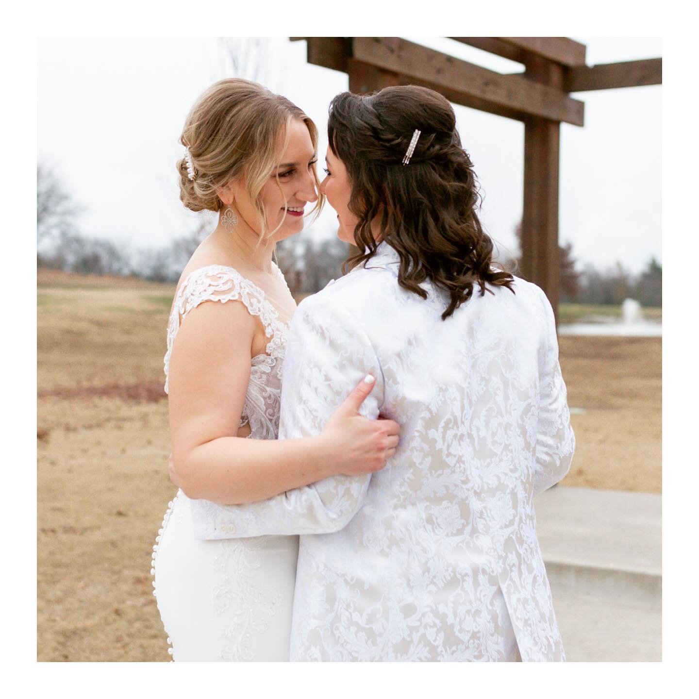 Jessie &amp; Emily looked stunning on their wedding day and I loved working with them! The kindest and most genuine people 💙💙💙 I am so thankful to have crossed paths with you both!

#jordanclarkphoto