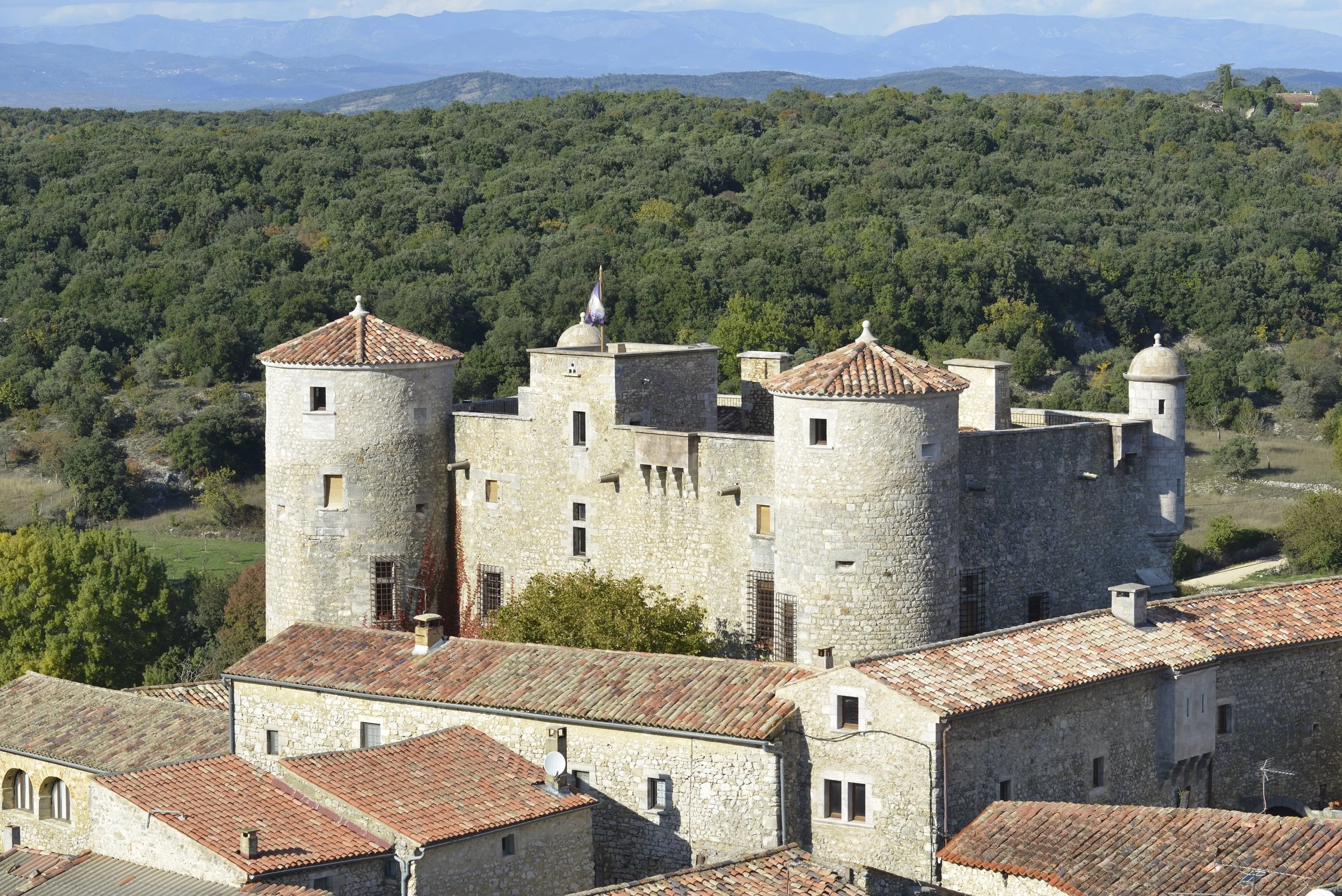 CampingLeChamadou-sudardeche-4etoiles-ardeche-patrimoineculturel-chateaudesroure2.jpg