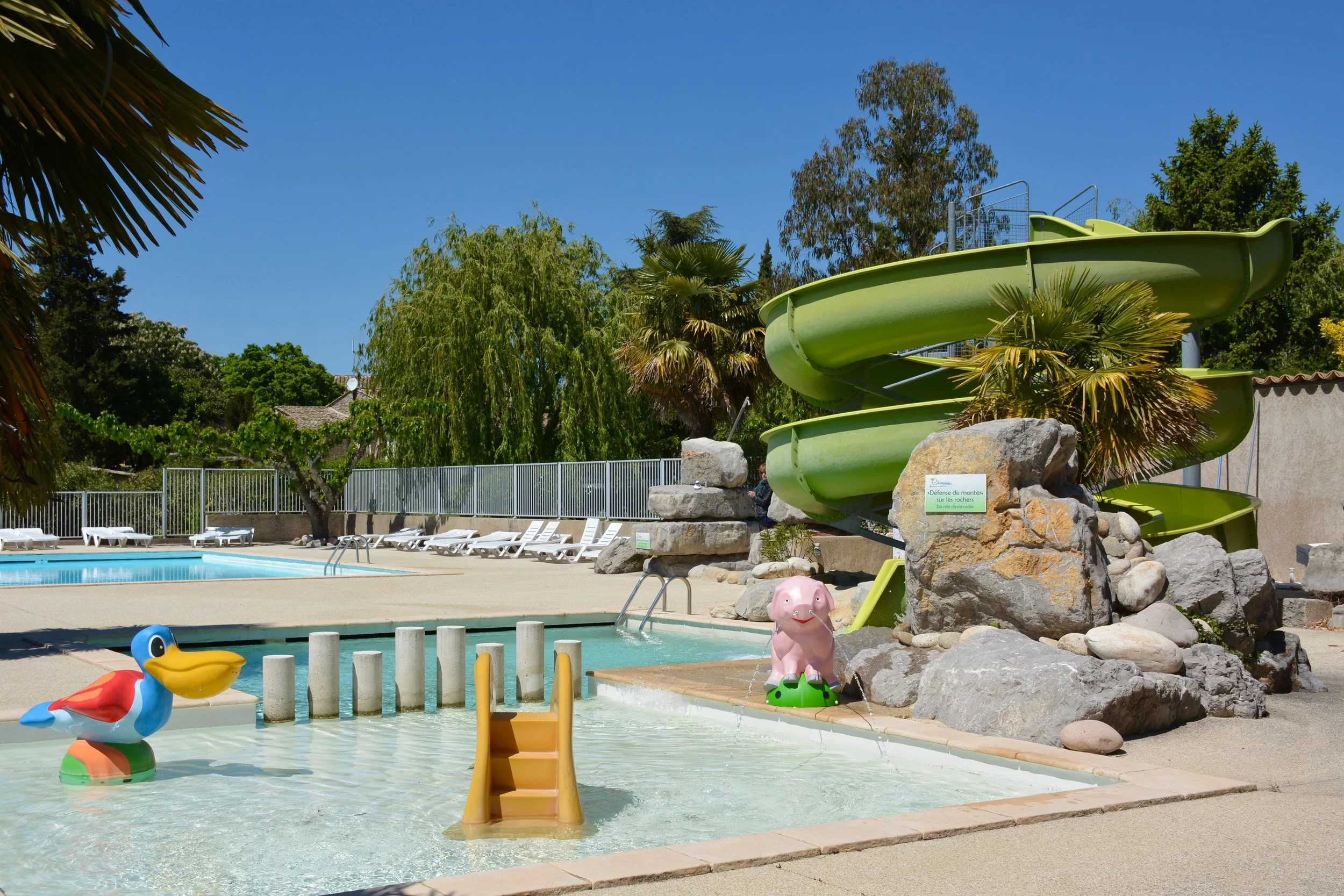 Camping Le Chamadou 4 étoiles Sud Ardèche toboggan aquatique, piscine